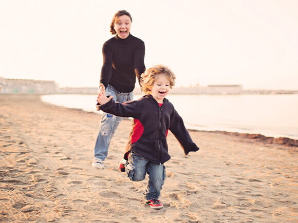 10 consejos para proteger a tu hijo en la playa.