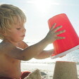 Elementos del niño en la playa que no pueden faltar.