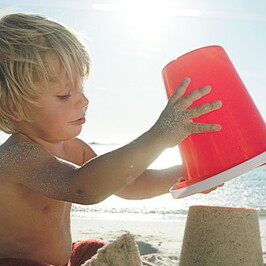 Elementos del niño en la playa que no pueden faltar.